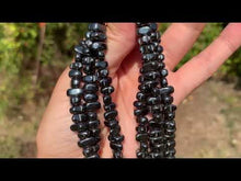Charger et lire la vidéo dans la visionneuse de la Galerie, Perles en hématite, forme chips