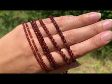 Charger et lire la vidéo dans la visionneuse de la Galerie, Perles en grenat hessonite facettées entre 2 et 4mm