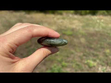 Charger et lire la vidéo dans la visionneuse de la Galerie, Galet en labradorite 9