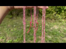 Charger et lire la vidéo dans la visionneuse de la Galerie, Perles en quartz à inclusions de mica facettées entre 2 et 4mm