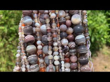 Charger et lire la vidéo dans la visionneuse de la Galerie, Perles en agate du Botswana entre 4 et 12mm ABU