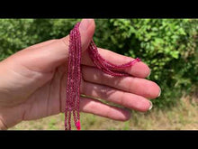 Charger et lire la vidéo dans la visionneuse de la Galerie, Perles en grenat almandin facettées entre 2 et 4mm