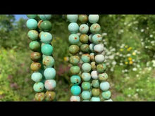 Charger et lire la vidéo dans la visionneuse de la Galerie, Perles en calcédoine entre 6 et 10mm