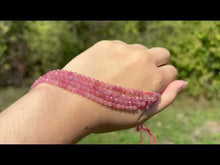 Charger et lire la vidéo dans la visionneuse de la Galerie, Perles en quartz à inclusions de mica facettées entre 2 et 4mm