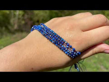 Charger et lire la vidéo dans la visionneuse de la Galerie, Perles en lapis-lazuli facettées entre 2 et 4mm