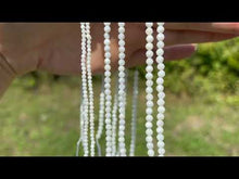 Charger et lire la vidéo dans la visionneuse de la Galerie, Perles en nacre blanche facettées entre 2 et 4mm