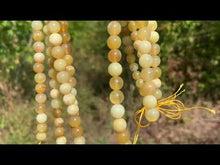 Charger et lire la vidéo dans la visionneuse de la Galerie, Perles en opale commune jaune entre 6 et 10mm