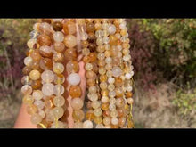 Charger et lire la vidéo dans la visionneuse de la Galerie, Perles en quartz hématoïde jaune entre 6 et 10mm
