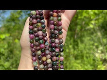 Charger et lire la vidéo dans la visionneuse de la Galerie, Perles en tourmaline multicolore entre 6 et 8mm