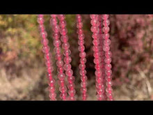 Charger et lire la vidéo dans la visionneuse de la Galerie, Perles en quartz à inclusions de mica entre 4 et 12mm QMD