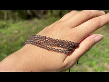 Charger et lire la vidéo dans la visionneuse de la Galerie, Perles en quartz fumé facettées entre 2 et 4mm