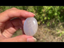 Charger et lire la vidéo dans la visionneuse de la Galerie, Labradorite blanche d'Afrique 46