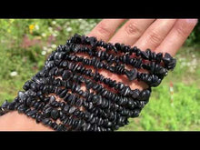 Charger et lire la vidéo dans la visionneuse de la Galerie, Perles en hypersthène, forme chips