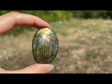 Charger et lire la vidéo dans la visionneuse de la Galerie, Galet en labradorite 7