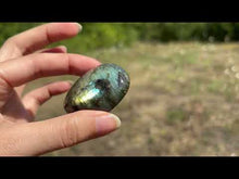 Charger et lire la vidéo dans la visionneuse de la Galerie, Galet en labradorite 6