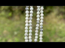 Charger et lire la vidéo dans la visionneuse de la Galerie, Perles en howlite facettées entre 2 et 4mm