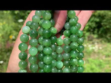 Charger et lire la vidéo dans la visionneuse de la Galerie, Perles en jade néphrite vert entre 6 et 8mm JNVD