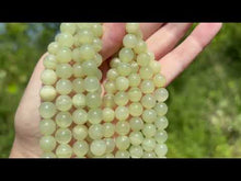 Charger et lire la vidéo dans la visionneuse de la Galerie, Perles en calcite verte entre 6 et 10mm