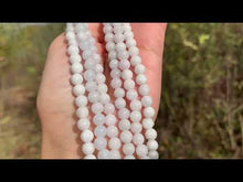 Charger et lire la vidéo dans la visionneuse de la Galerie, Perles en jade jadéite blanc entre 4 et 8mm