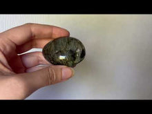 Charger et lire la vidéo dans la visionneuse de la Galerie, Galet en labradorite 6