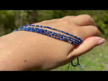 Charger et lire la vidéo dans la visionneuse de la Galerie, Perles en lapis-lazuli facettées entre 2 et 4mm