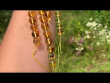 Charger et lire la vidéo dans la visionneuse de la Galerie, Perles en ambre, couleur jaune avec inclusions, entre 6 et 8mm