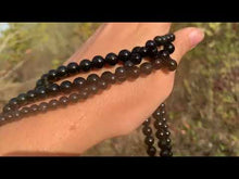 Charger et lire la vidéo dans la visionneuse de la Galerie, Perles en jade néphrite noir entre 6 et 8mm