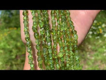 Charger et lire la vidéo dans la visionneuse de la Galerie, Perles en péridot, forme petits galets