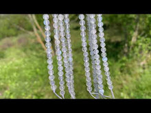 Charger et lire la vidéo dans la visionneuse de la Galerie, Perles en labradorite blanche entre 4 et 8mm LBQ
