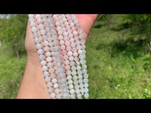 Charger et lire la vidéo dans la visionneuse de la Galerie, Perles en labradorite blanche entre 6 et 8mm LBU