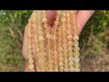 Charger et lire la vidéo dans la visionneuse de la Galerie, Perles en aragonite jaune entre 6 et 8mm