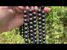 Charger et lire la vidéo dans la visionneuse de la Galerie, Perles en shungite entre 4 et 10mm