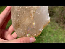 Charger et lire la vidéo dans la visionneuse de la Galerie, Cristal de roche brut de Madagascar