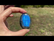 Charger et lire la vidéo dans la visionneuse de la Galerie, Galet en labradorite 9