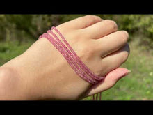 Charger et lire la vidéo dans la visionneuse de la Galerie, Perles en quartz à inclusions de mica facettées entre 2 et 4mm