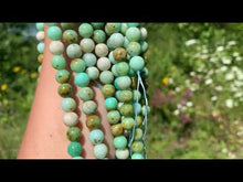 Charger et lire la vidéo dans la visionneuse de la Galerie, Perles en calcédoine entre 6 et 10mm