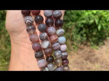 Charger et lire la vidéo dans la visionneuse de la Galerie, Perles en agate du Botswana entre 4 et 12mm ABU