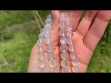 Charger et lire la vidéo dans la visionneuse de la Galerie, Perles en labradorite blanche entre 4 et 8mm LBQ