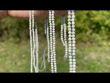 Charger et lire la vidéo dans la visionneuse de la Galerie, Perles en howlite facettées entre 2 et 4mm
