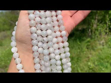 Charger et lire la vidéo dans la visionneuse de la Galerie, Perles en labradorite blanche entre 6 et 8mm LBU