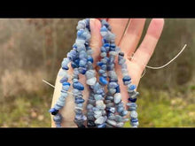 Charger et lire la vidéo dans la visionneuse de la Galerie, Perles en aventurine bleue, forme chips