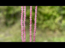 Charger et lire la vidéo dans la visionneuse de la Galerie, Perles en quartz à inclusions de mica facettées entre 2 et 4mm