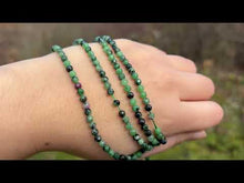 Charger et lire la vidéo dans la visionneuse de la Galerie, Perles en rubis zoisite entre 2 et 4mm