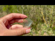 Charger et lire la vidéo dans la visionneuse de la Galerie, Quartz à Actinolite 1