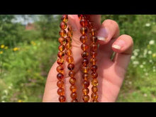 Charger et lire la vidéo dans la visionneuse de la Galerie, Perles en ambre, couleur orange avec inclusions, 6mm