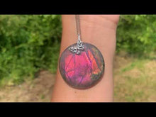 Charger et lire la vidéo dans la visionneuse de la Galerie, Bélière papillon de taille moyenne (argentée, dorée, rosée)