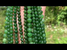 Charger et lire la vidéo dans la visionneuse de la Galerie, Perles en jade néphrite vert entre 6 et 8mm JNVD