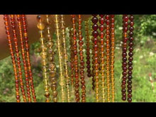 Charger et lire la vidéo dans la visionneuse de la Galerie, Perles en ambre, couleur jaune avec inclusions, entre 6 et 8mm