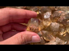 Charger et lire la vidéo dans la visionneuse de la Galerie, VENDU Citrine brut 56