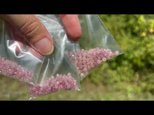 Charger et lire la vidéo dans la visionneuse de la Galerie, Perles en quartz à inclusions de mica facettées entre 2 et 4mm